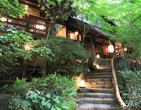 黒茶屋外観