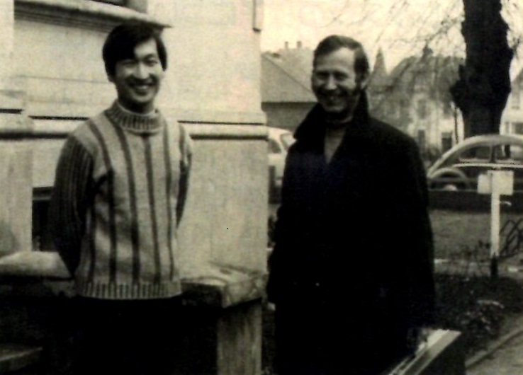 リューベック音楽大学前での新井力夫氏とパウル・マイゼン先生